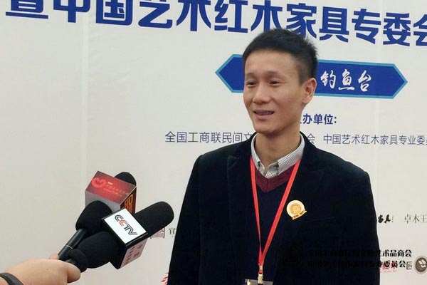 大会结束后，区锦泽接受中央电视台的采访