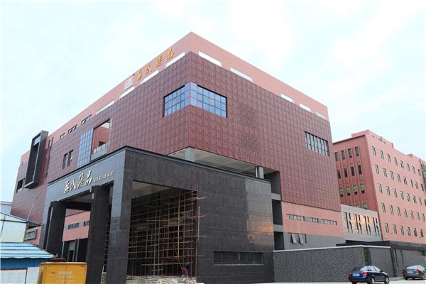区氏臻品正在进行装修的横栏新展厅和新厂外景