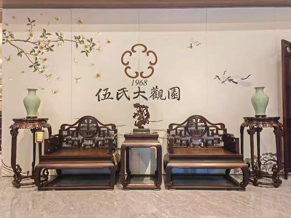 当大红酸枝遇上现代家：伍氏大观园如何装点年轻人的茶室与书房