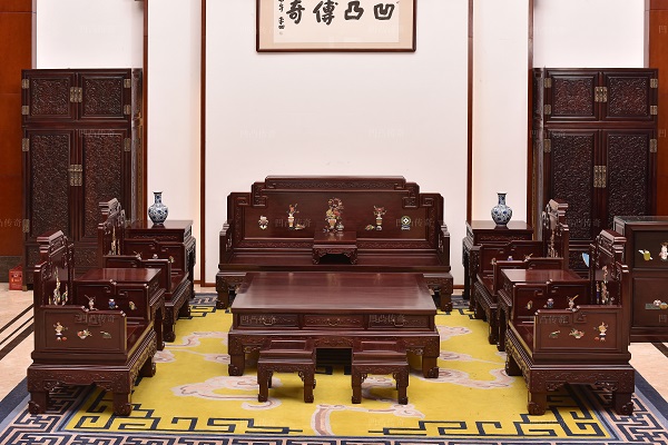 小叶紫檀家具品牌推荐——从材质之美到传世工艺，走进凹凸传奇