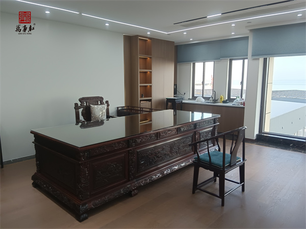 微凹黄檀品牌万事红红木：专一材种，精工打造传世中式家具