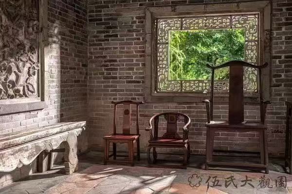 大红酸枝家具品牌怎么选？伍氏大观园带你领略大红酸枝的魅力
