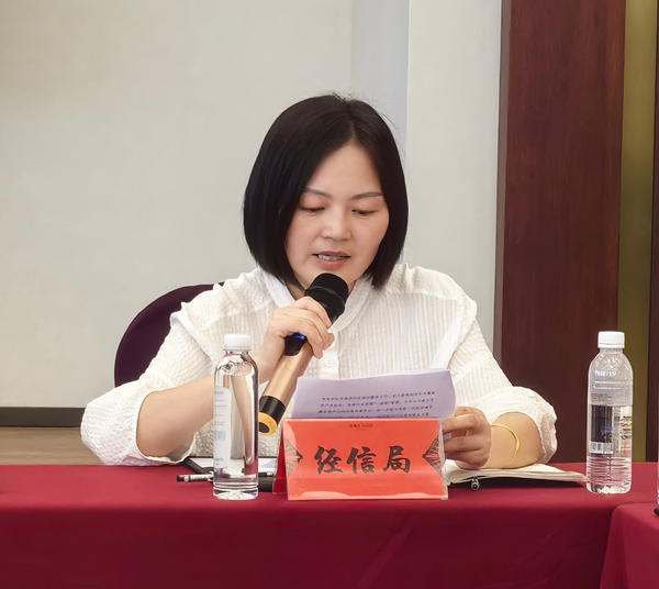 东阳市经信局副局长、东阳市木雕家居产业促进中心主任张丽青