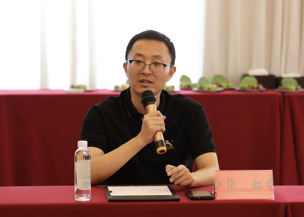 东阳市木雕家居产业协会秘书长张铭发言