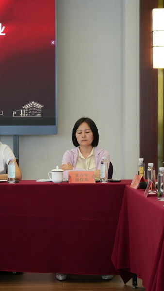 东阳市经信局副局长、木雕家居产业促进中心主任 &nbsp;张丽青